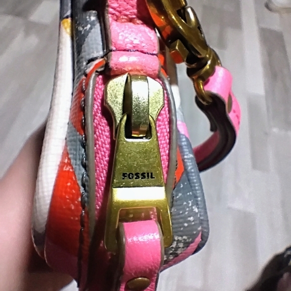 Geometric Multicolor Women's Fossil Wristlet - Picture 3 of 4